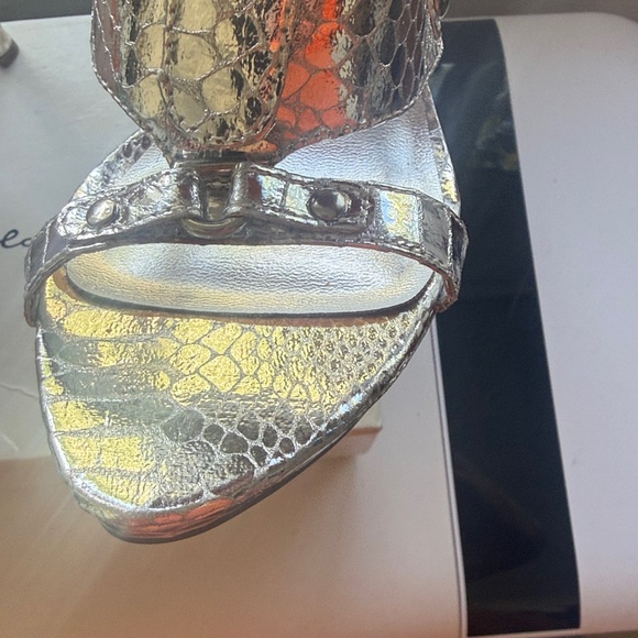 Delicious Brand Silver Metallic Platform Hi Heel Sandals, Size 7. - Picture 2 of 10